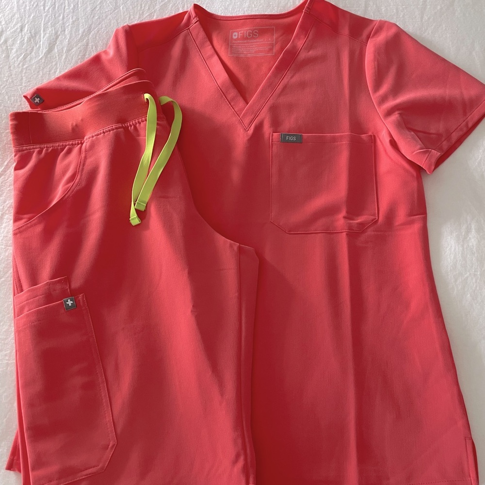 Figs Limited Edition Hot Coral Scrub Pants - Medium Kade Cargo scrub pants